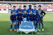 -为女足队员加油助威，共同见证足球奇迹