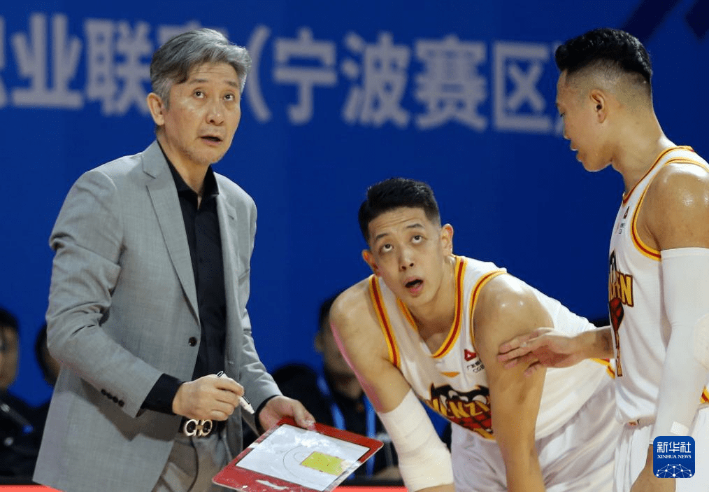 深圳男篮客场击败对手,豪取胜利