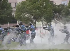 乌尼翁队在场上英姿勃发，取得胜利