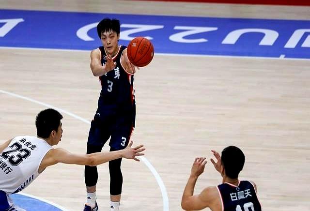 日本篮球明星与国内球队过招秀技术