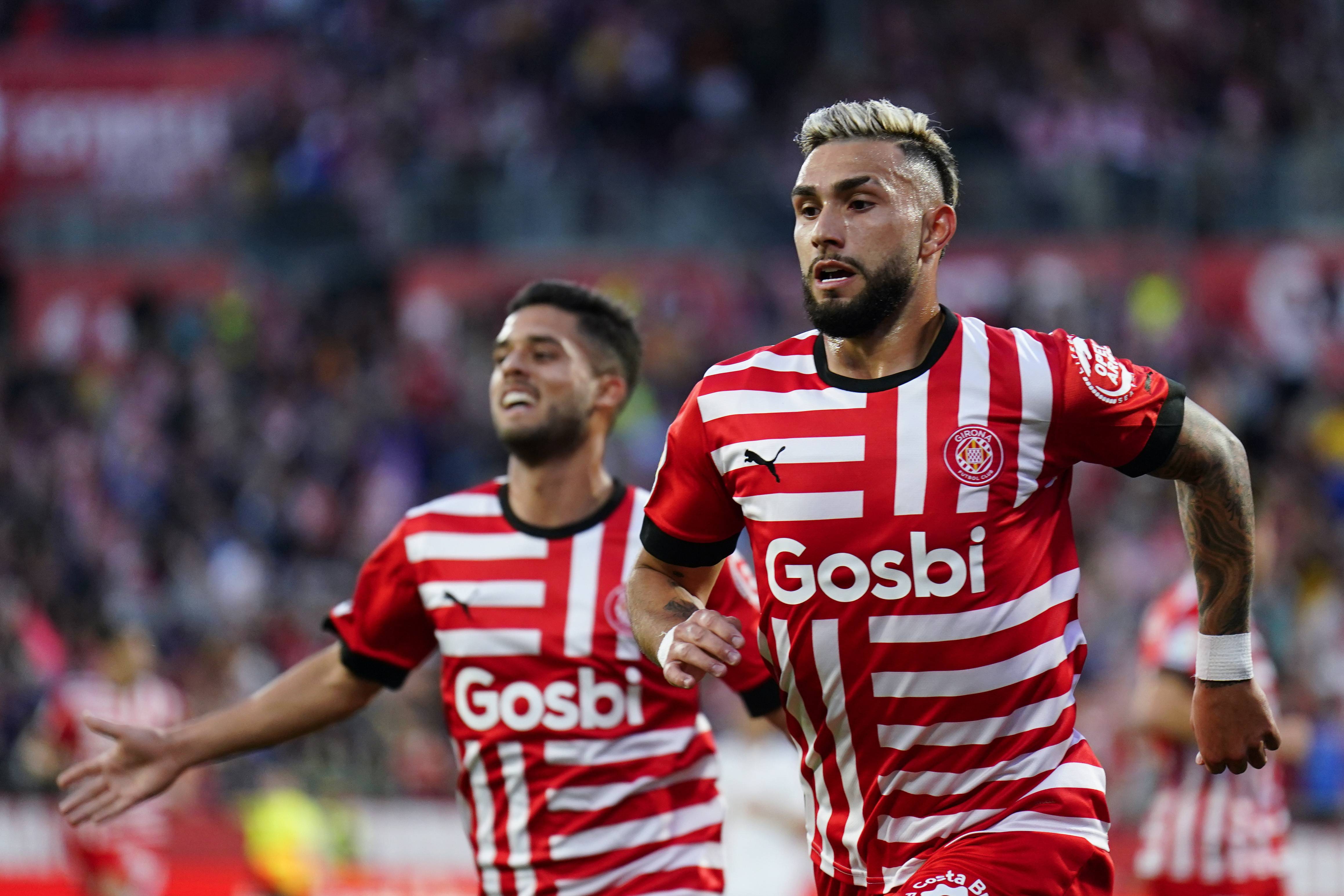 包含帕尔马球队战胜劲旅，积累宝贵分数的词条