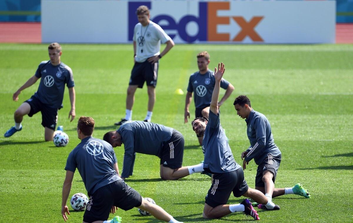 包含德国队实力碾压对手,轻松晋级下一轮的词条 包含德国队实力碾压对手,轻松晋级下一轮的词条