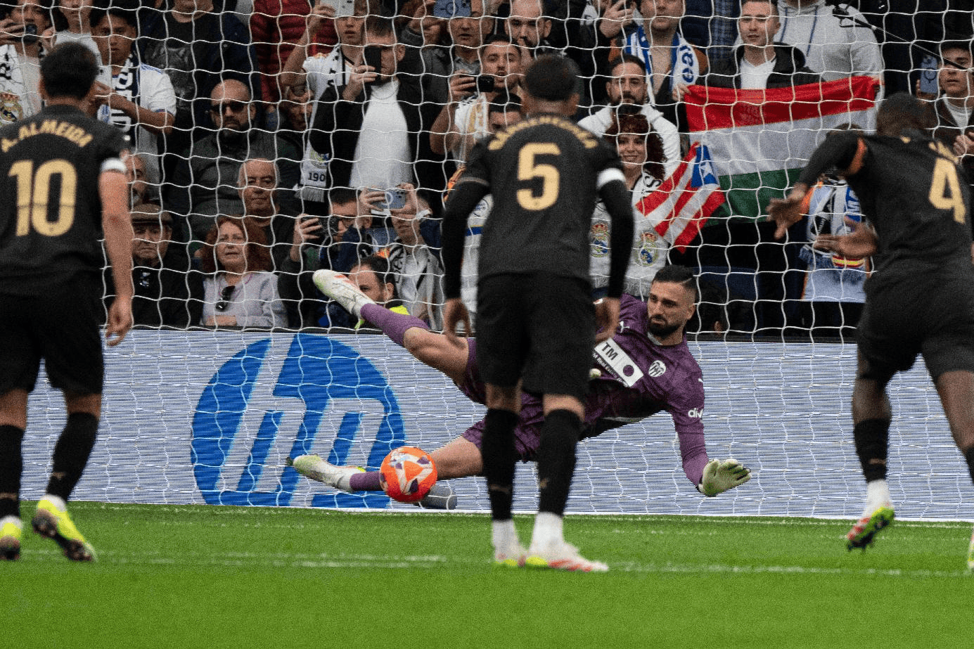 瓦伦西亚客场告捷,高质量逆袭 瓦伦西亚客场告捷,高质量逆袭