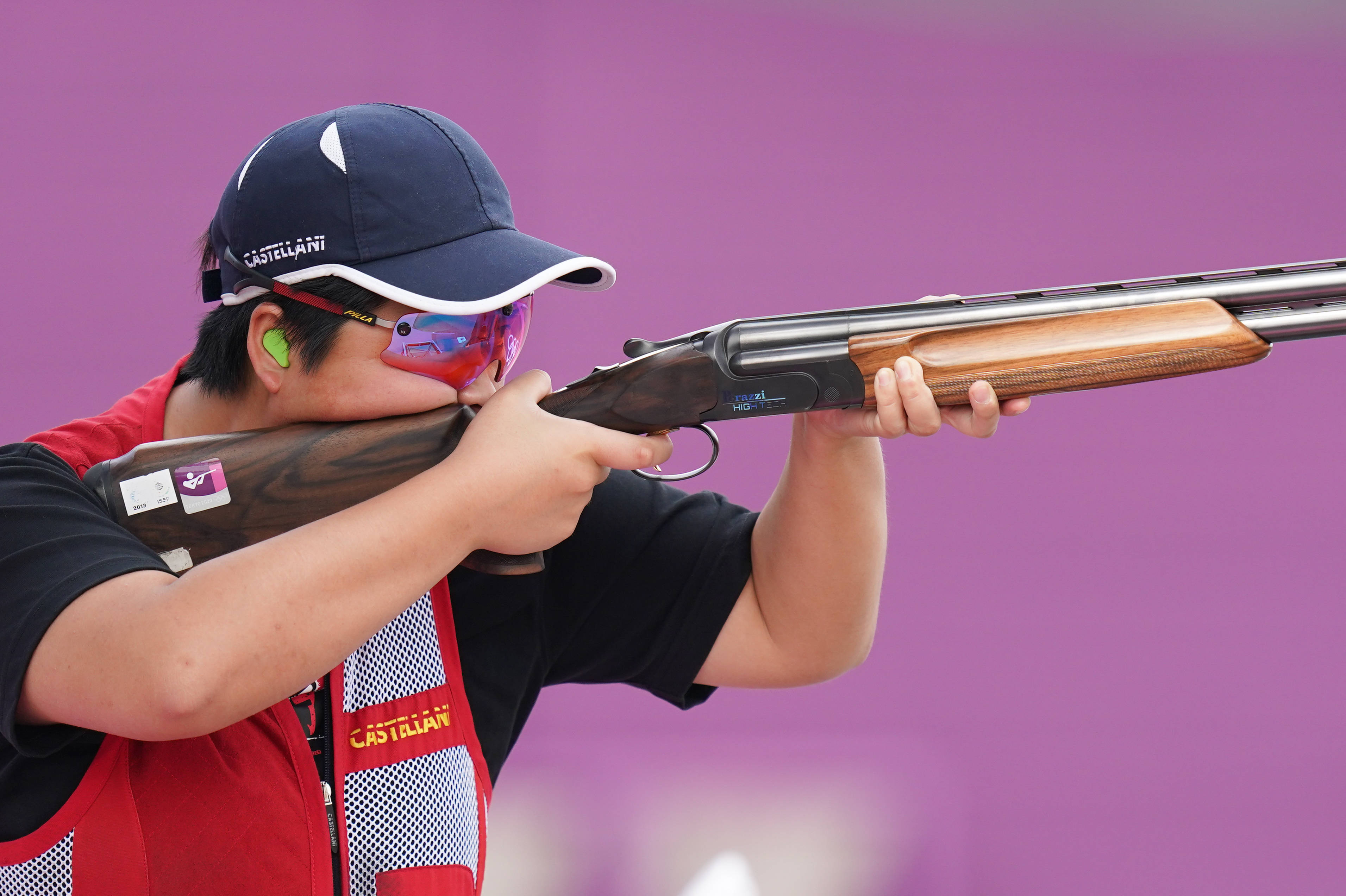 精彩绝伦!射击选手稳定发挥,射中靶心 精彩绝伦!射击选手稳定发挥,射中靶心