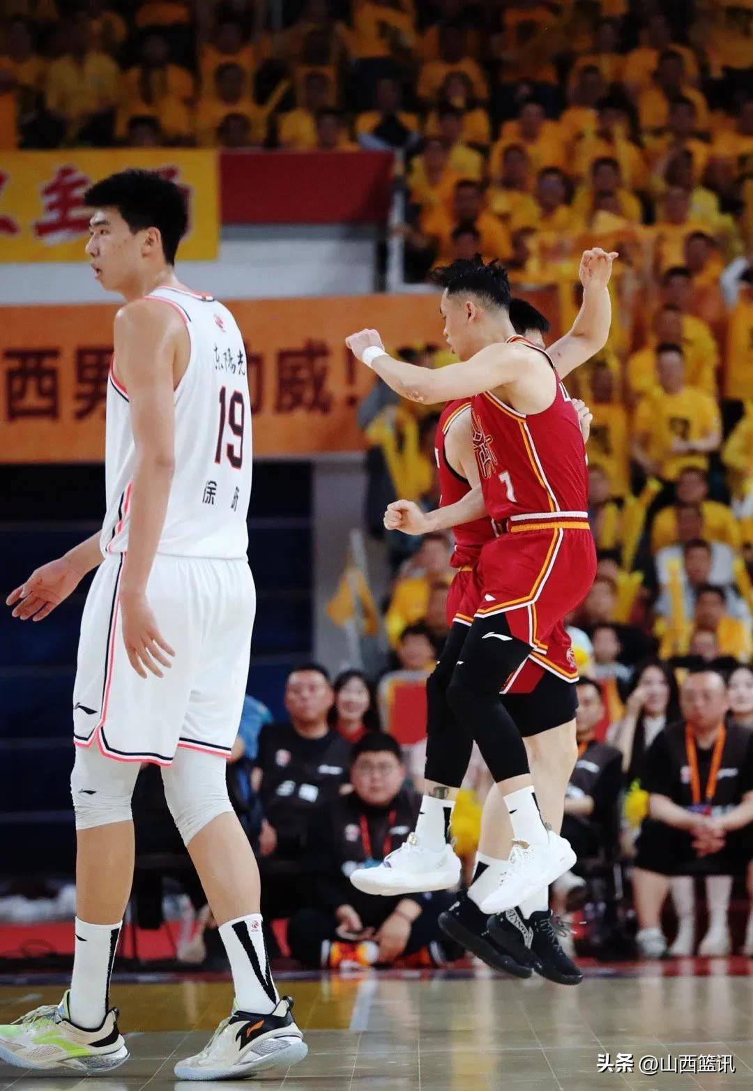 猛龙全队团结一致,力保主场胜利的简单介绍 猛龙全队团结一致,力保主场胜利的简单介绍