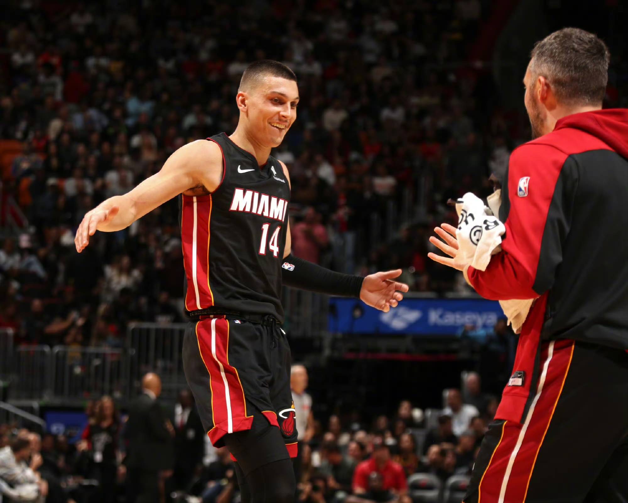 猛龙全队团结一致,力保主场胜利的简单介绍 猛龙全队团结一致,力保主场胜利的简单介绍