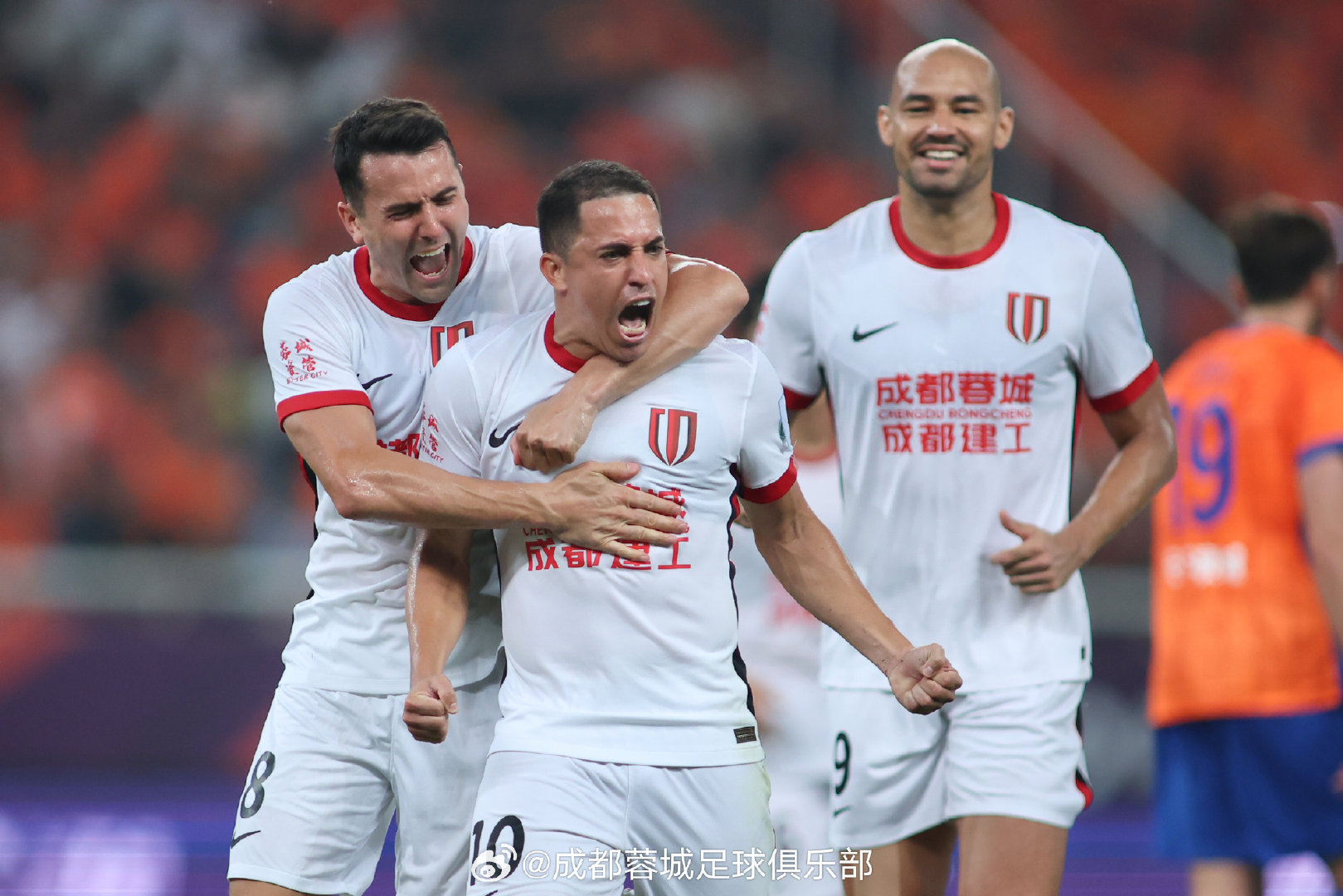 联赛战况白热化,激烈角逐引人瞩目 联赛战况白热化,激烈角逐引人瞩目