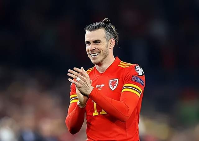 孤独球星独中两元,率队夺冠 孤独球星独中两元,率队夺冠