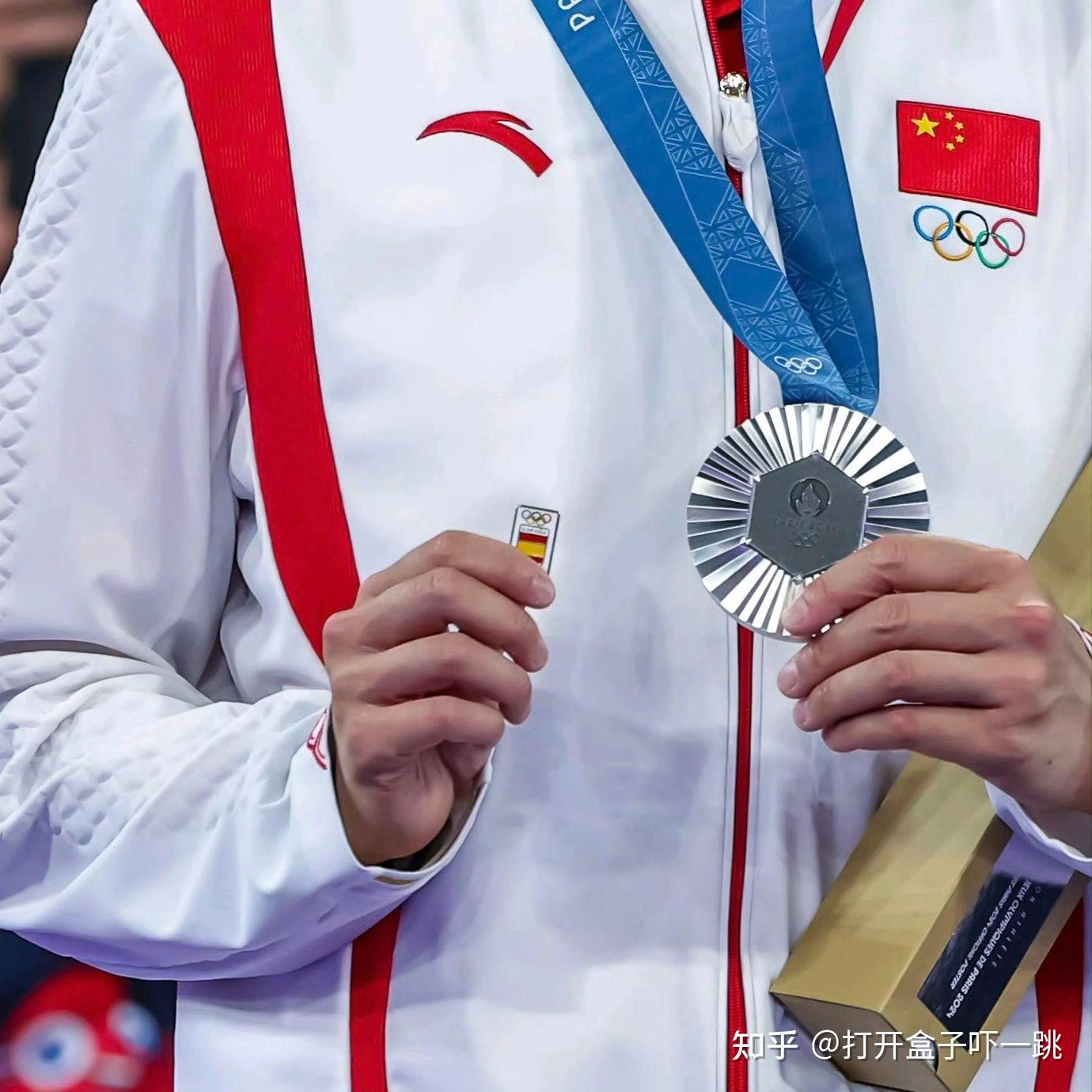 羽毛球选手技术精湛,夺得金牌 羽毛球选手技术精湛,夺得金牌