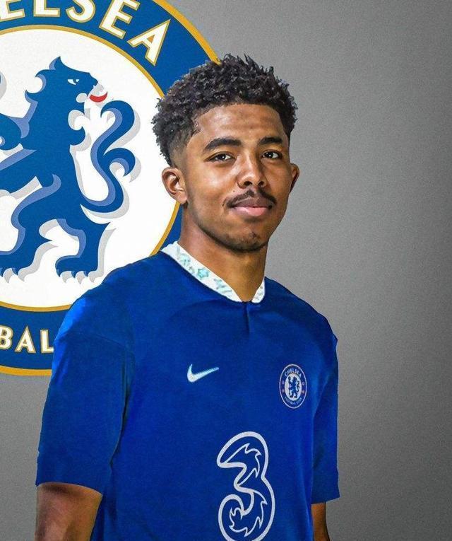 切尔西重回头名,球队士气高涨冲击冠军宝座 切尔西重回头名,球队士气高涨冲击冠军宝座