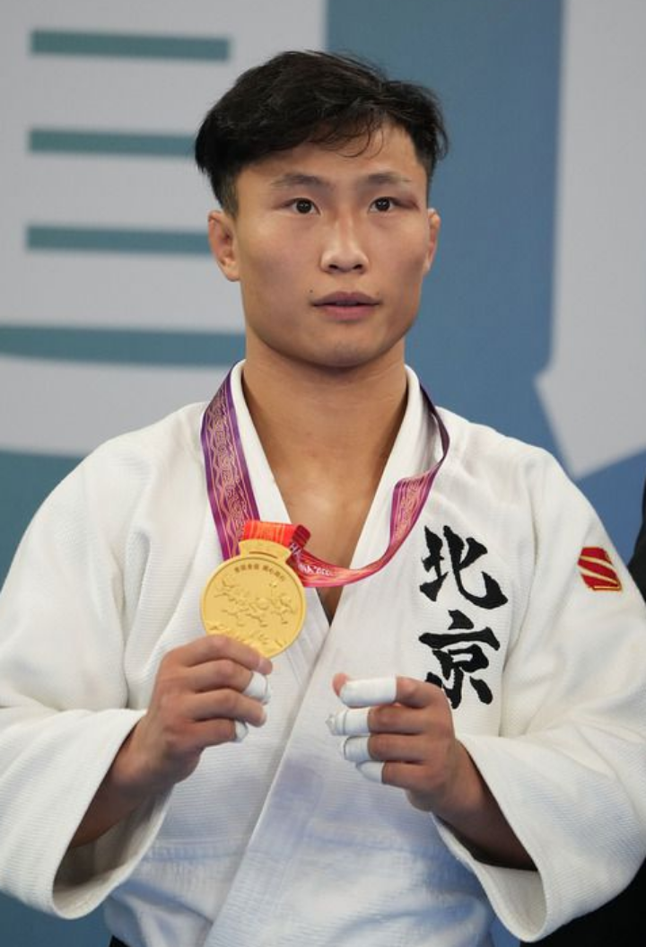 关于柔道选手拼尽全力，顽强拼搏不畏强敌的信息