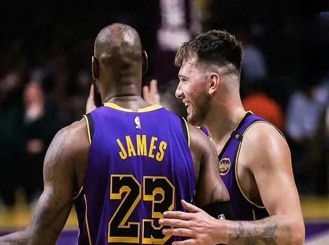 火箭主场爆冷输给尼克斯,遭遇三连败 火箭主场爆冷输给尼克斯,遭遇三连败