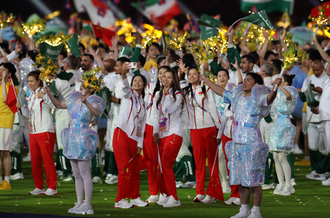 日本选手江海见登台比赛亚运会开幕式