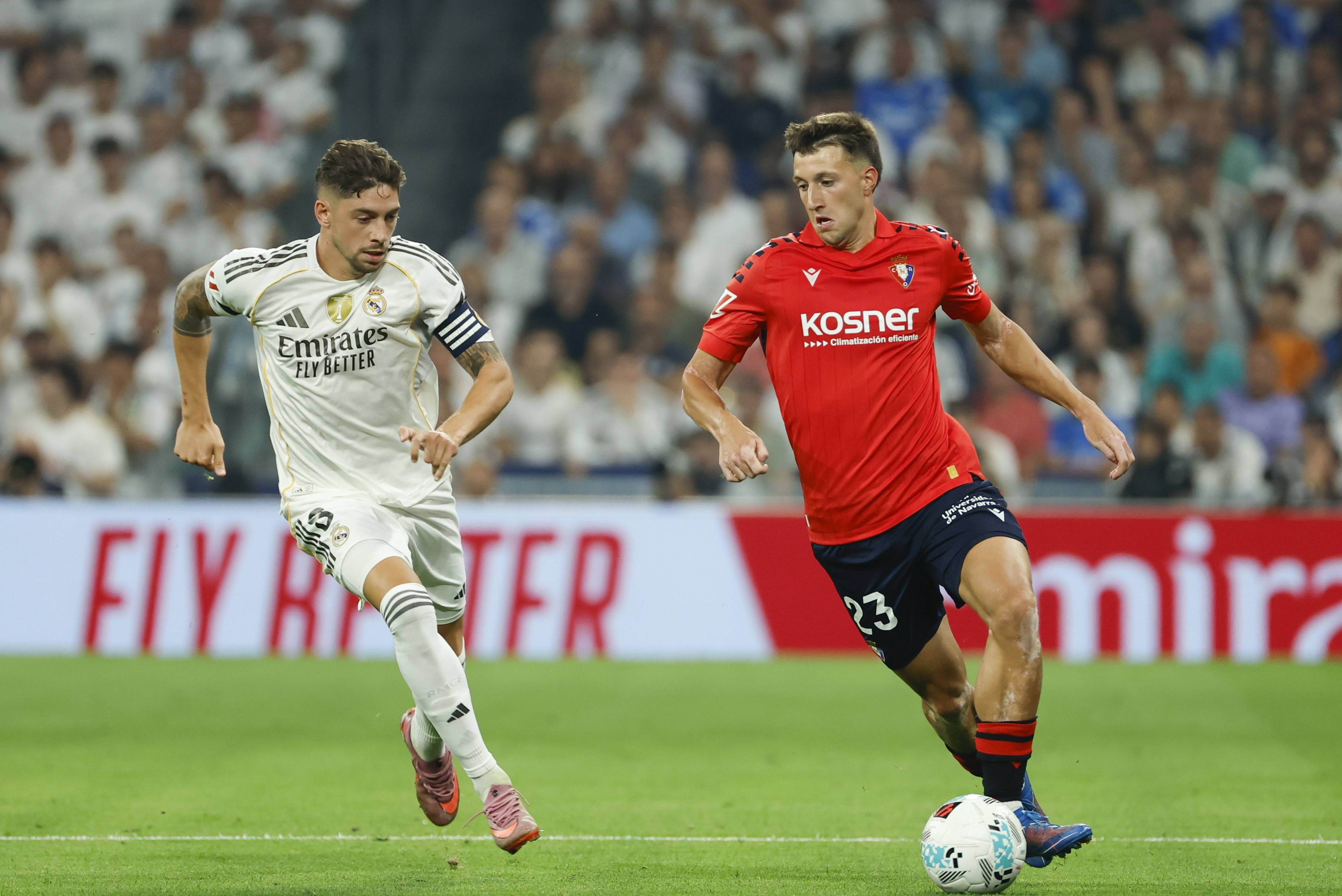 包含皇家马德里击败奥萨苏纳，继续保持西甲榜首位置的词条