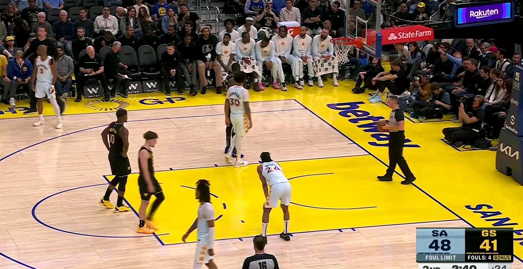 关于「马刺主场遭遇惨败，教练组开紧急会议」的信息