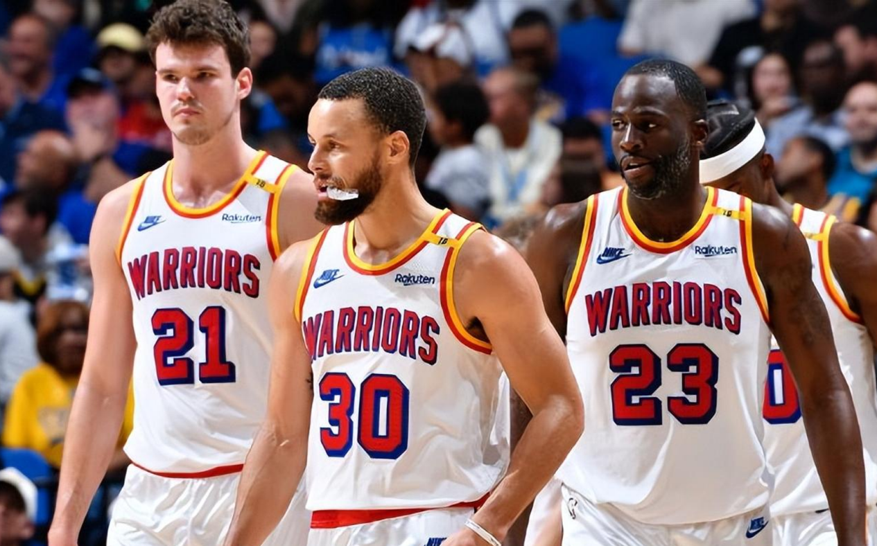 勇士大胜尼克斯，库里再砍30+