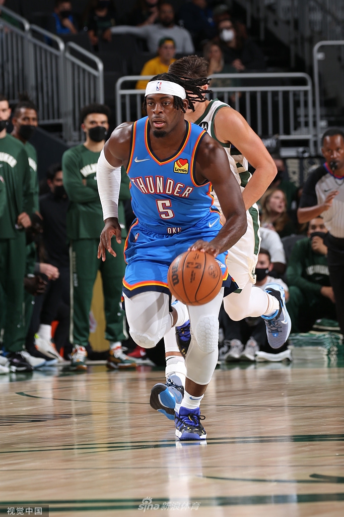 雄鹿擒下雷霆继续不败 雄鹿擒下雷霆继续不败