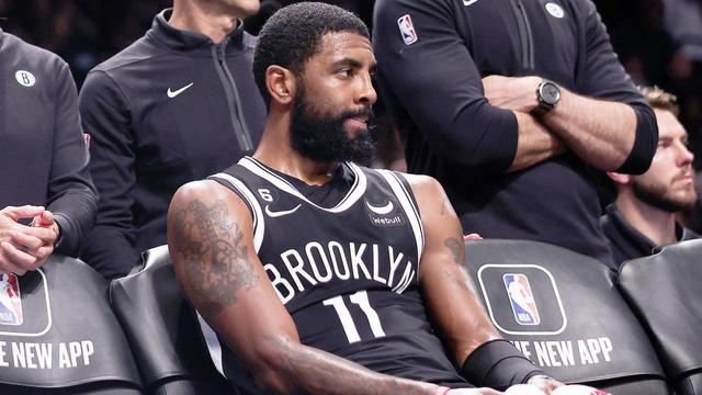 篮网轻松击败老鹰：欧文光线包围，超神表现