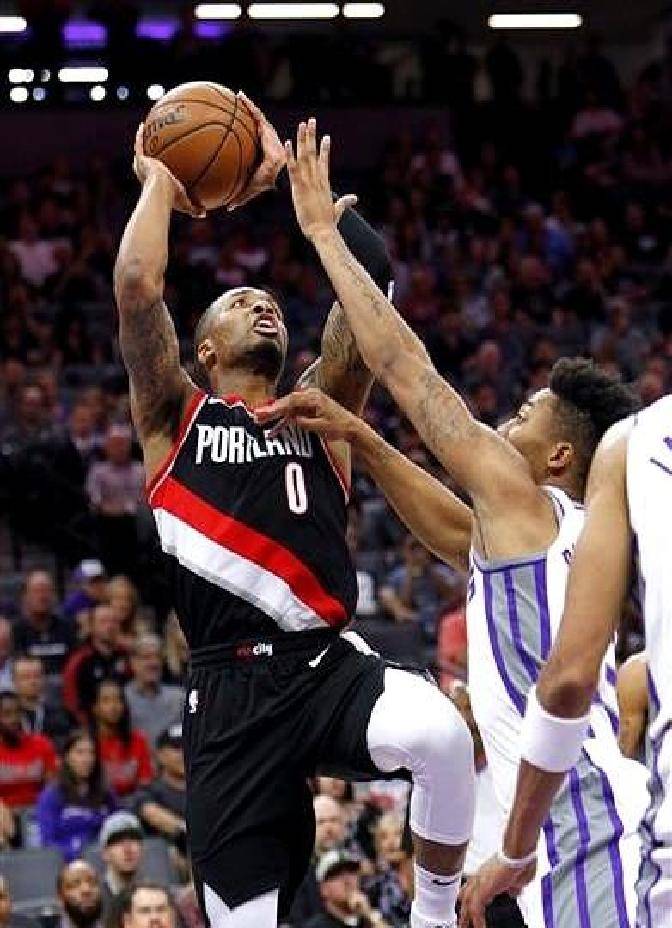 猛龙力克开拓者,利拉德孤军奋战无力回天。 猛龙力克开拓者,利拉德孤军奋战无力回天。